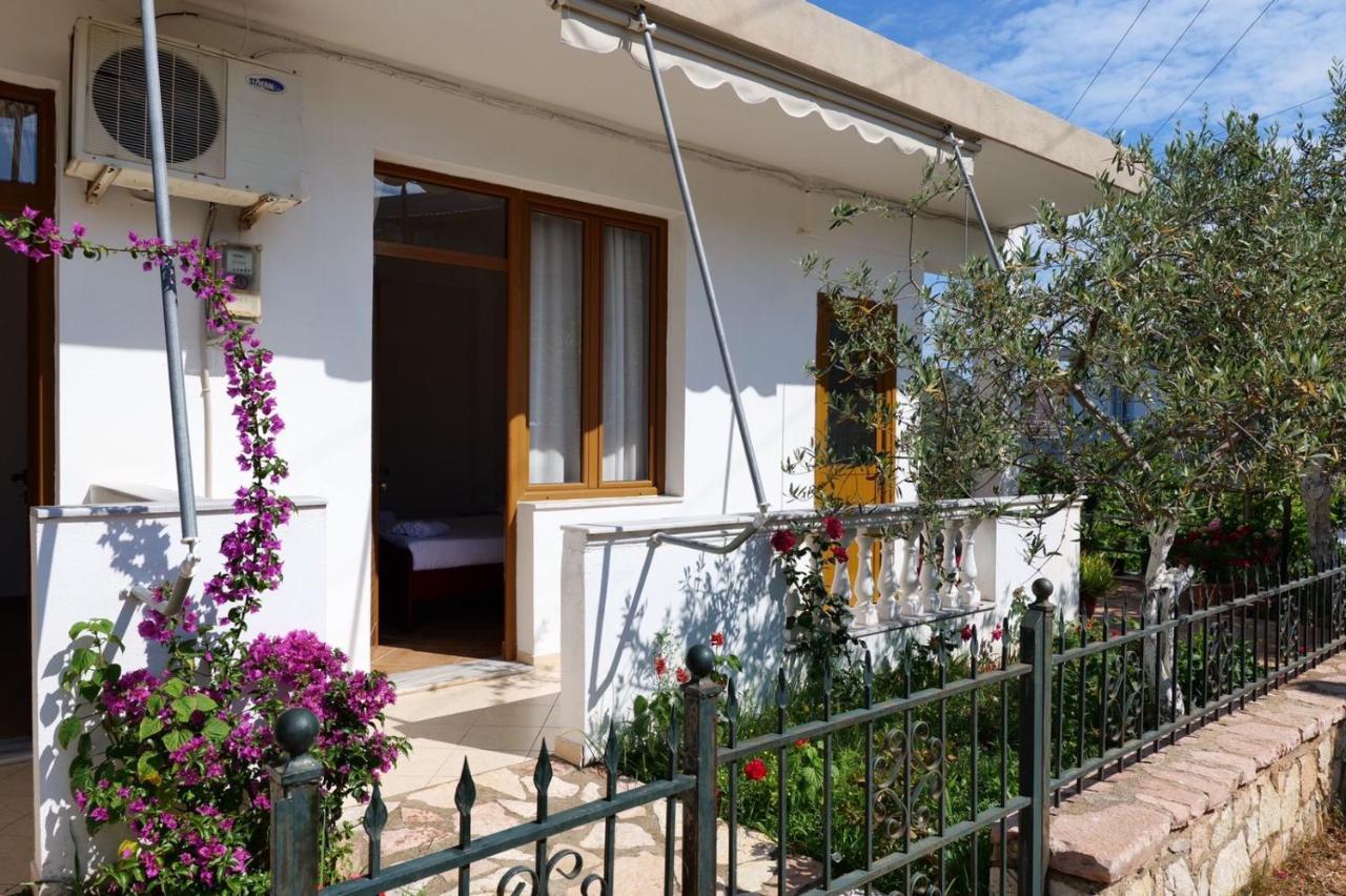 Vita Apartment - Spacious Garden And Balcony 5 Min To Beach & Center クサミル エクステリア 写真